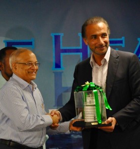 President Maumoon awarding the Plaque of Appreciation to Professor Tariq Ramadan